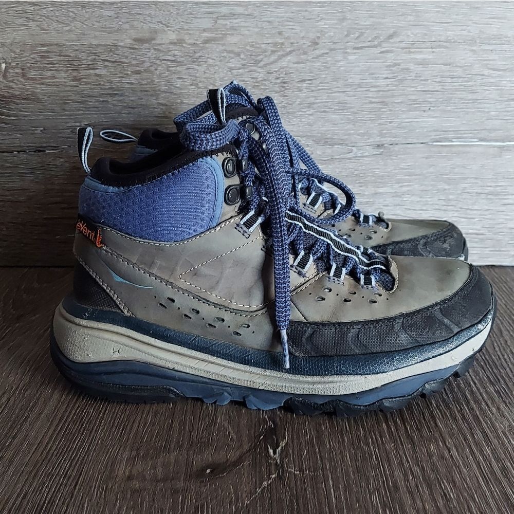 Hoka One One Women Tor Summit Mid WP Gray Hiking Boot Size 5.5